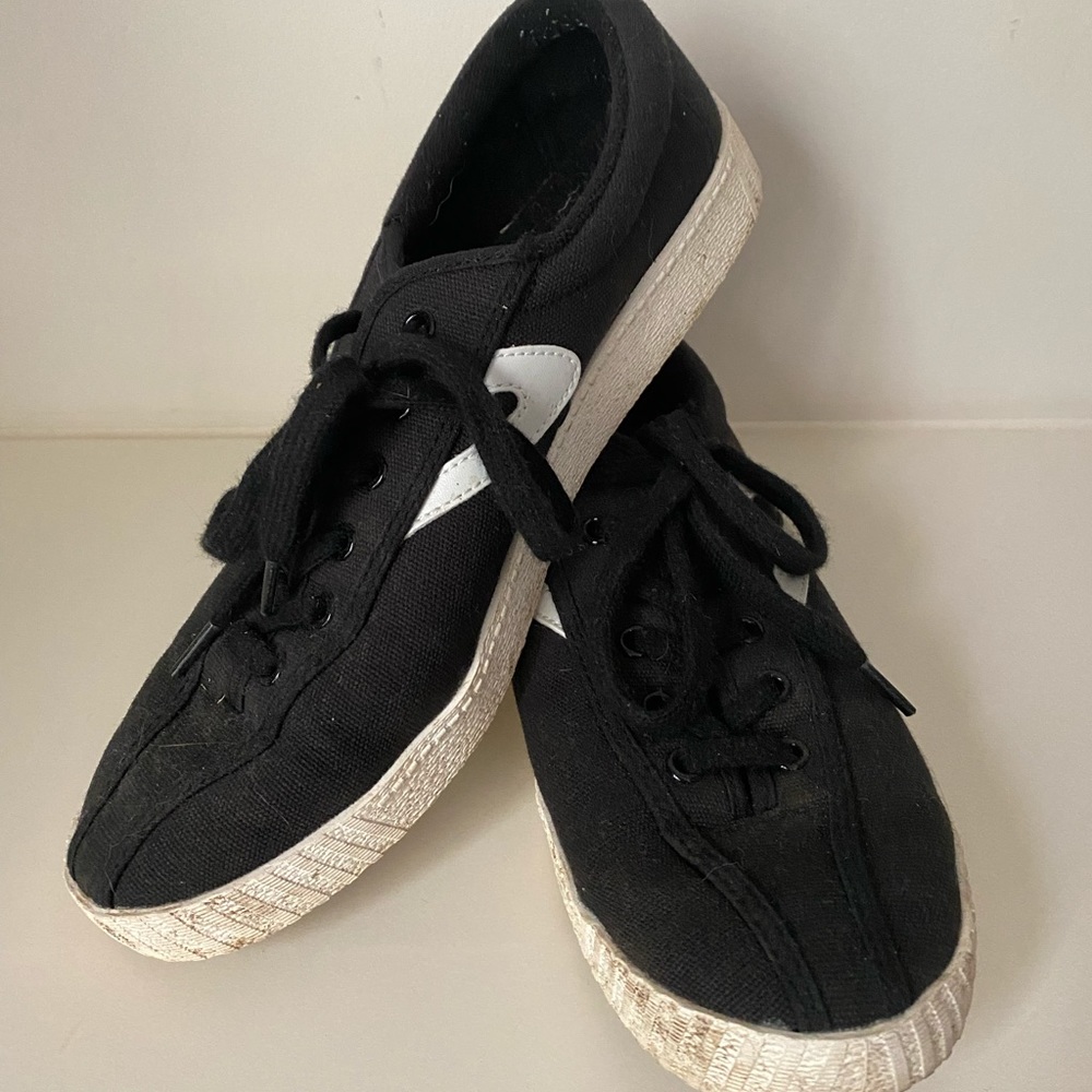 Tretorn Black Canvas